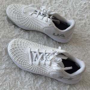 Under Armour Women's Glyde 2.0 Turf Softball Shoes - White/Metallic Silver